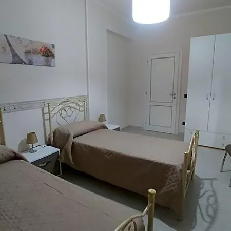 Oda ve Kahvaltı I Portici 2*